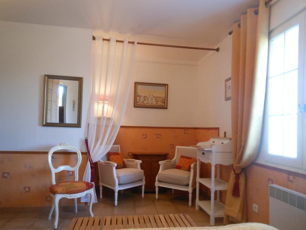 Les Passiflores Roussillon  Room photo