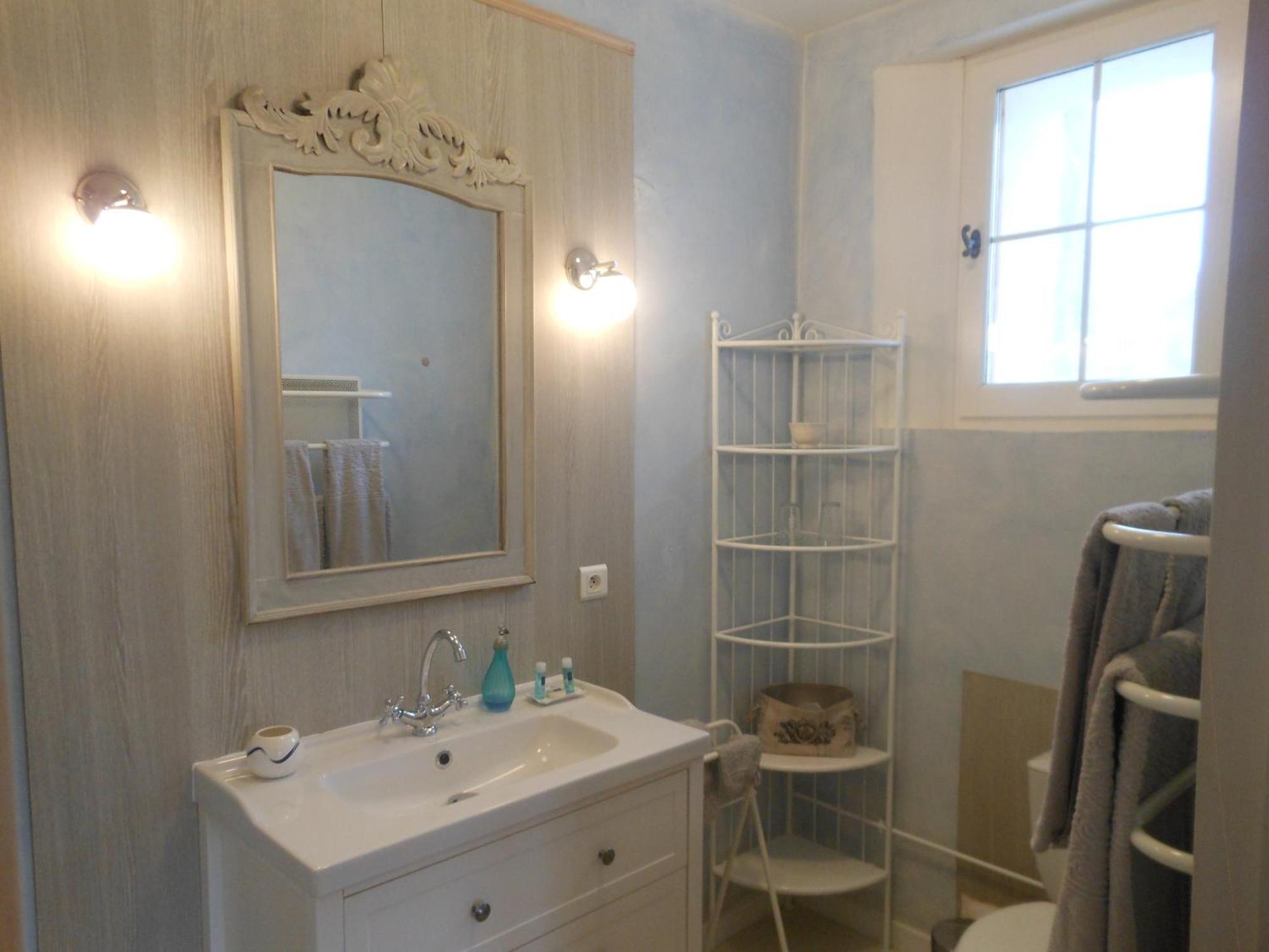 Les Passiflores Roussillon  Room photo