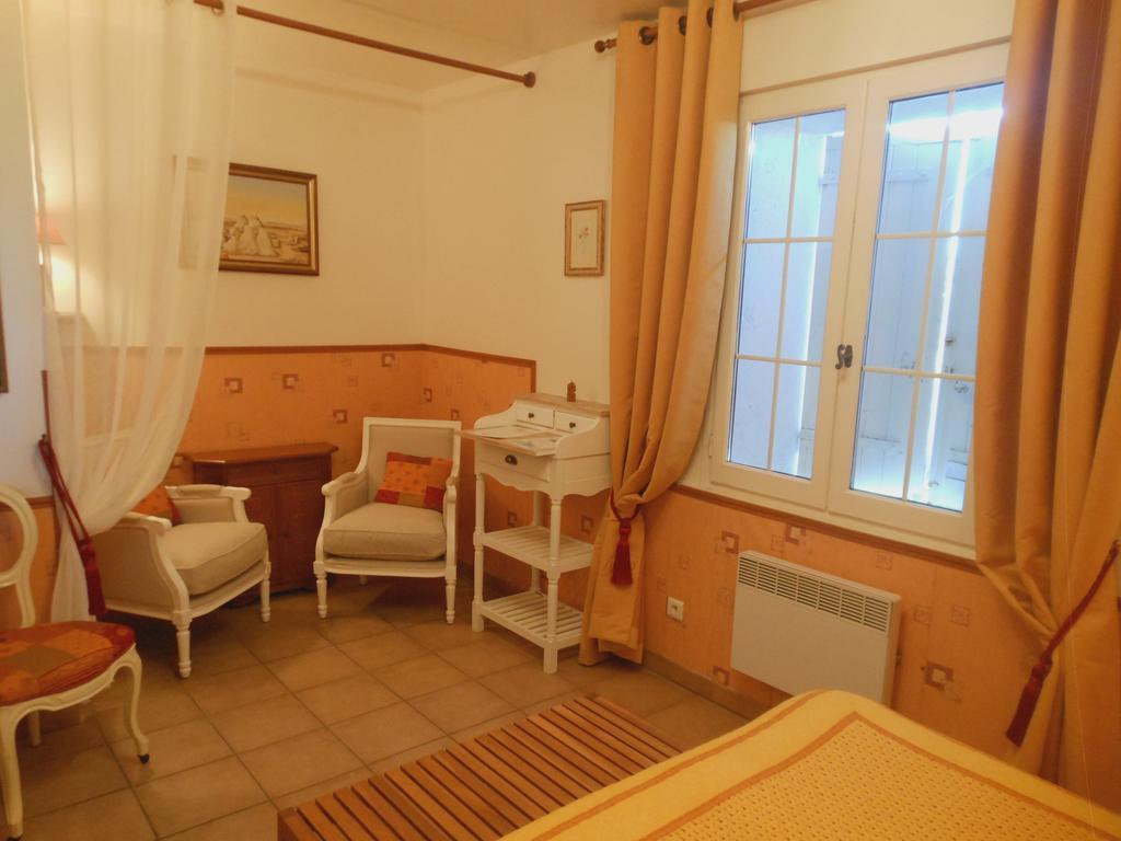 Les Passiflores Roussillon  Room photo