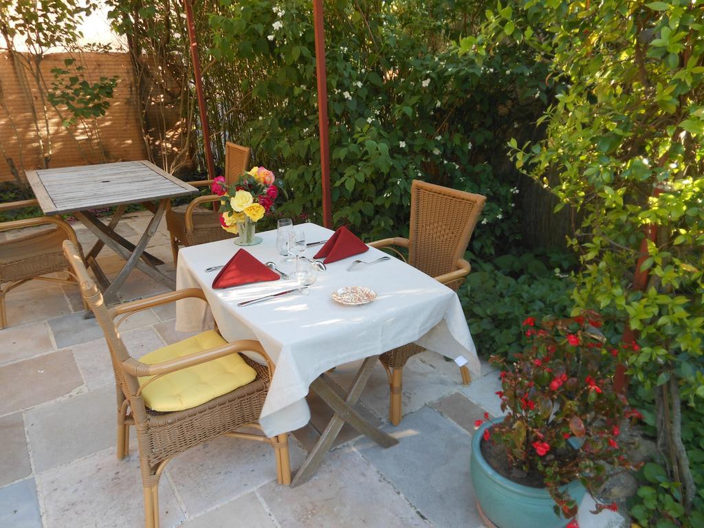 Les Passiflores Roussillon  Exterior photo